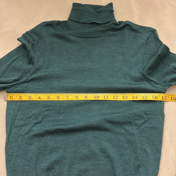 SUITSUPPLY Merino Wool Turtleneck Pullover Sweater, Emerald Green, XS - Picture 8 of 11
